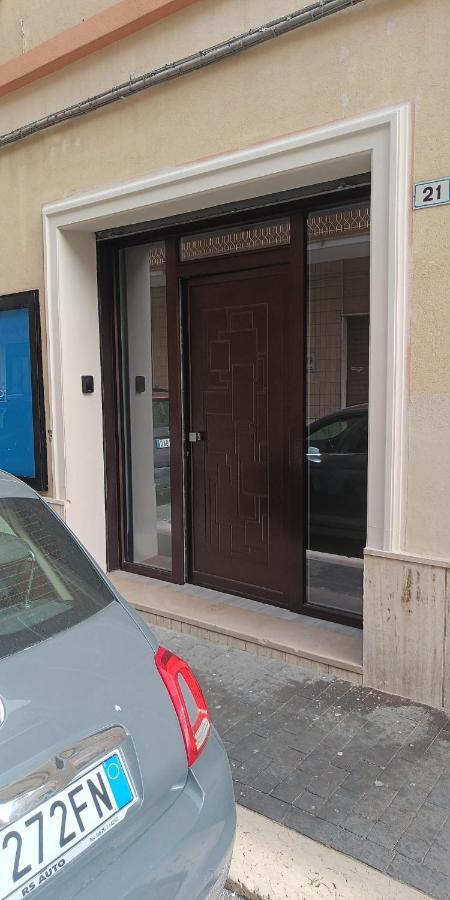 Zefiro21 Tiny House Apartment Termoli Bagian luar foto
